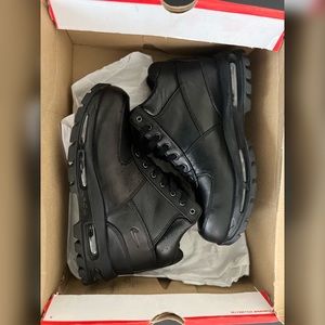 (((( SALE))))) NIKE Boots MUST GO!!!